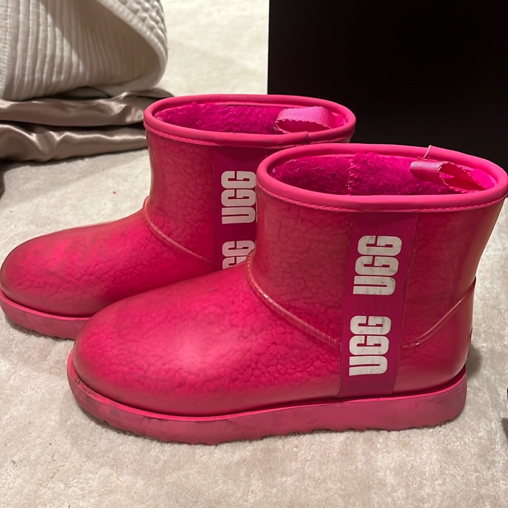 Ugg boots ON HOLD